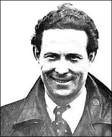 C'est un aviateur français, né en 1901 et mort dans l'océan Atlantique en 1936. Qui est-ce ?