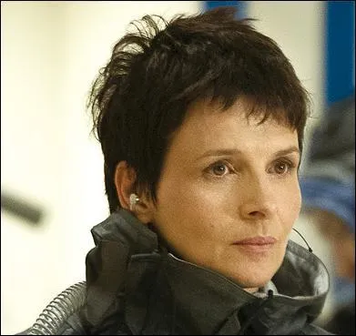 Où meurt Sandra Brody au début du film ?