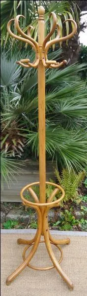 Quel nom d'oiseau donne-t-on à ce porte-manteau ?