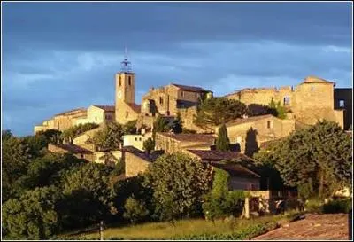 Voici le joli petit village de Faucon, sur le canton de Vaison la Romaine, dans quel département pourrez-vous le découvrir ?