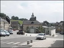 Nous sommes à Saint-Nicolas-du-Pelem. Commune Costarmoricaine, elle se trouve en région ...
