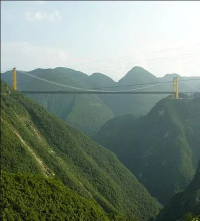 Le pont de Siduhe, suspendu a &eacute;t&eacute; construit en 2009. C'est le plus haut pont du monde : 496 m&egrave;tres. Il est situ&eacute; en :