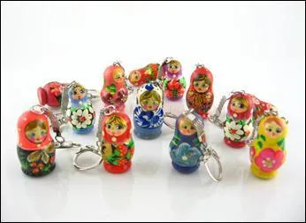 Je me suis absentée longtemps, aussi je vous ai rapporté, à chacun, un cadeau. Je reviens...