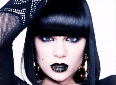 Jessie J a fait une chanson "Bang bang" mais avec qui ?