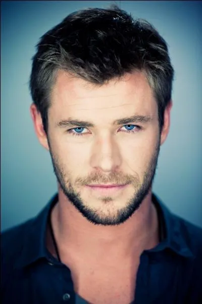 Dans "Blanche Neige et le chasseur" qui a joué le chasseur ?