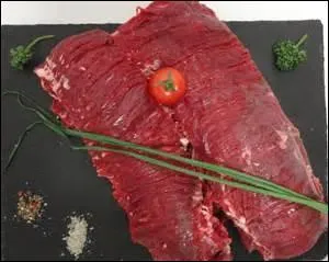 Je termine sur une image saignante et une question qui l'est finalement tout autant ! 
De veau, de buf, de porc on s'en régale grillée ou poêlée, mais comment pourriez-vous également trouver son homographe pour peu que vous fussiez né au XVIe siècle ?