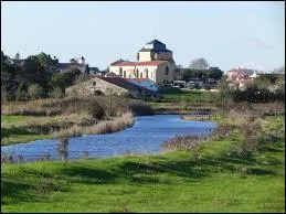 Nous partons à la découverte de Saint-Vincent-sur-Jard. Station balnéaire Vendéenne sur la Côte de Lumière, elle se situe en région ...