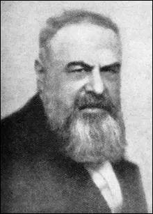 Ce romancier et auteur dramatique est né en 1866 à Besançon, il est célèbre pour ses mots d'esprit, il est l'auteur de : ''Vous m'en direz tant ! ''. Il décède en 1947, il se nomme :