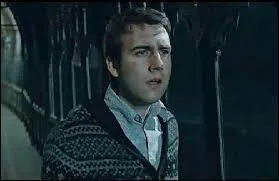 Je suis né au mois de juillet et donc concerné par la prophétie, tout comme Harry Potter. J'ai les yeux bleus. J'ai développé des capacités en botanique. J'ai pour doubleur Romain Larue. Grâce à ses informations, comment s'appelle mon épouse ?