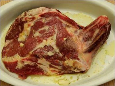 Pâques est l'occasion d'un repas de famille et de déguster ce plat, quel est son nom ?