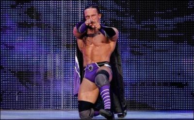 Contre qui Neville a-t-il fait ses débuts dans "WWE Raw" ?