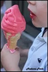 L'été, _____ aimes bien manger des glaces à la fraise.