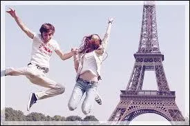 Elle dit qu'elle ne s'enfuit pas, mais qu'au contraire, elle :