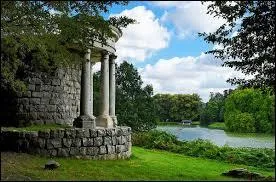À quel endroit Jean-Jacques Rousseau est-il mort lorsqu'il a commencé à écrire "Les rêveries du promeneur solitaire" ?
