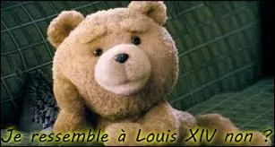 À présent, Ted se prend pour Louis XIV. À l'image d'un des plus grands monarques français, il dit être un ours de droit divin. Pourquoi cela ? Car s'il a ... vie, c'est grâce au vu de John Bennett, un garçonnet solitaire.