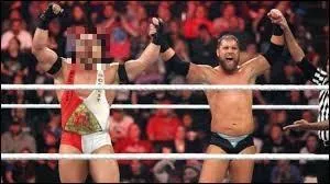 En 2014, avec qui Curtis Axel a-t-il fait &eacute;quipe ?