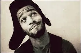 Qui est cet acteur et chanteur ?