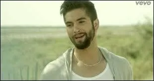 Au début de la chanson "Andalouse", on peut voir Kendji _____ avec ses amis !