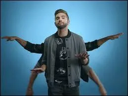 Laquelle de ces chansons ne lui appartient pas ?