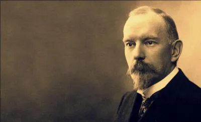Né à Châlons-du-Maine en 1864, cet écrivain et auteur dramaturge est l'auteur
de : ''L'Ecornifleur'' et ''Poil de carotte'' ; il était à l'Académie Goncourt et il décède en 1910. Il se nomme :
