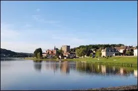 La commune bourguignonne de Saint-Sernin-du-Bois se situe dans le département ...