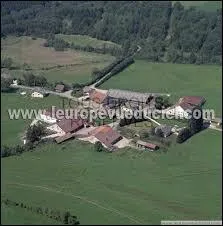 Petit village Jurassien de 30 habitants, Montmarlon se situe en région ...