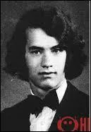 Qui est-ce ? 
Indice : Cour F....., cour.