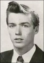 Qui est-ce ? 
Ils ont tous un point commun mais lui c'est le bon.