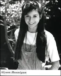 Qui est-ce ? 
Elle a des amies chasseurs de vampire, des sorcières, des loups garous, et des vampires.