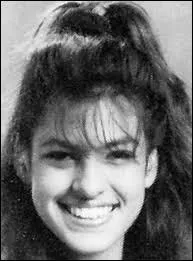 Qui est-ce ? 
Indice - Cette woman a des amis (deux en un) qui conduisent furieusement des bolides rapides.