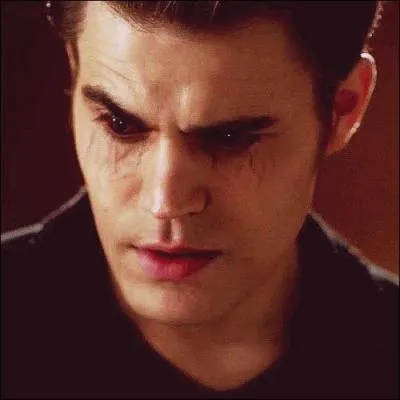 Dans quelle saison Elena découvre-t-elle que Stefan est un vampire ?