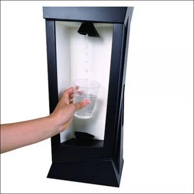 Quelle est la particularité de cette fontaine à eau ?