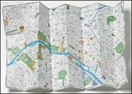 Le second jour, Dieu voulut voyager, mais il était myope. Impossible pour lui de se pencher pour lire une carte de trois mètres de diamètre ! Et en plus, pas de zoom possible ! Pour se faciliter la vie, il créa :