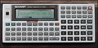 Le cinquième jour arriva. Dieu n'étant pas un génie en calcul mental, il se dit que si d'autres appareils faisaient le sale boulot à sa place, sa vie serait plus rose ! Et Dieu inventa :