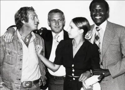 Qui est cette femme entre Steve Mc Queen, Paul Newman et Sydney Poitier ?