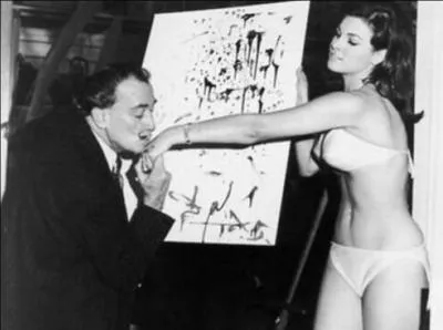 La toile de Dali ne représente pas du tout.....