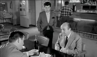 Michel Audiard devait avoir une dent contre une certaine catégorie de gens. Vous pourrez le constater dans la vidéo où il les placarde une dizaine de fois. D'ailleurs, dans ce quizz, on en a côtoyé certains. Donc, seriez-vous capable de nommer cette catégorie de personnes un peu particulière ?