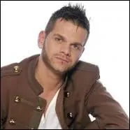 Il chante "Petite Emilie", "Dis moi oui" : c'est...