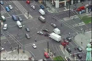 Relevez le nombre (absolu) de fautes dans cette phrase : les voitures s'arrêtent à chaques carrefours.