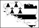 Combien de bandes horizontales sont dessines sur le drapeau breton ?