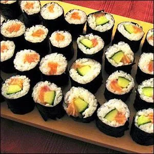 Mon premier porte la voile.
Le nom de l'apéritif fait de vin blanc et de cassis perd sa lettre finale et devient mon second.
Mon tout, spécialité japonaise, est entouré d'une feuille de nori.