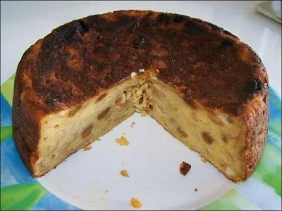 Quelle malchance d'être laid comme mon premier ! 
Mon second évoque un tintement.
Dégustons mon tout, entremets sucré idéal pour recycler des restes de pain !