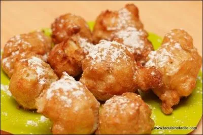 Cette couleur de robe de cheval est mon premier.
Mon second est naïf et un peu sot.
Mon tout se fait frire.