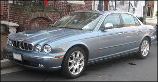Quel est le nom du modèle de cette Jaguar ?