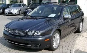 Quel est le nom du modèle de cette Jaguar ?