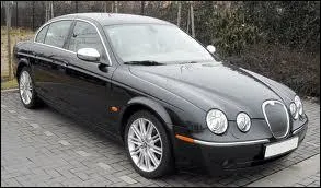 Quel est le nom du modèle de cette Jaguar ?