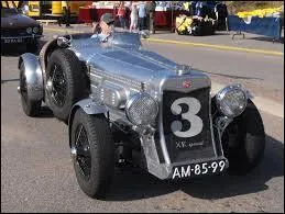 Quel est le nom du modèle de cette Jaguar ?