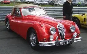 Quel est le nom du modèle de cette Jaguar ?