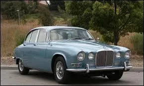 Quel est le nom du modèle de cette Jaguar ?
