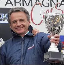 Essayez de reconnaître ce pilote automobile français, né le 25 septembre 1953 à Chinon !